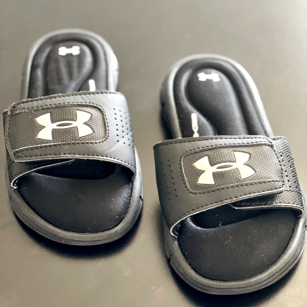Under Armour, Boys slides, size 13, black